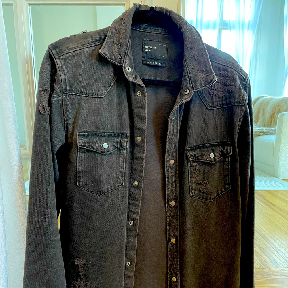 Zara ripped buttons down, wore a few times. Size:M